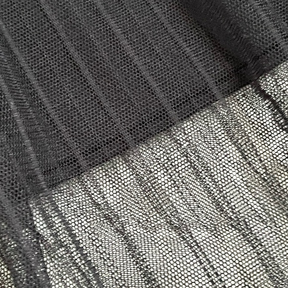 UNIQLO double layered girl’s skirt - Picture 2 of 4